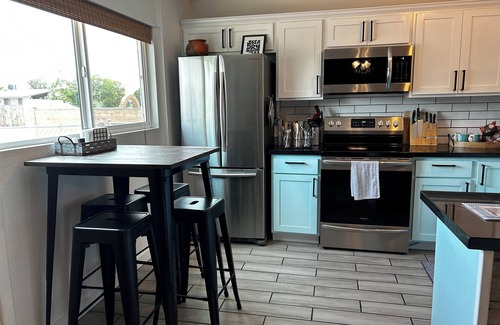 Julia Keen House | Guest Rated 10/10: Modern Farmhouse with Family-Friendly Amenities