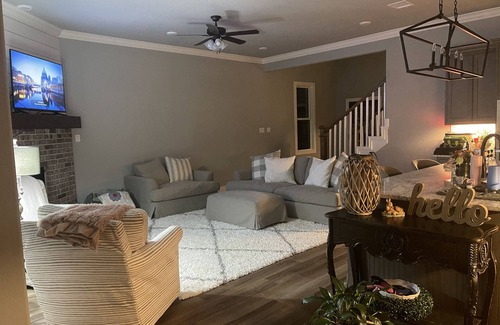 College Station House | Guest Rated 10/10: Modern Farmhouse with Family Amenities