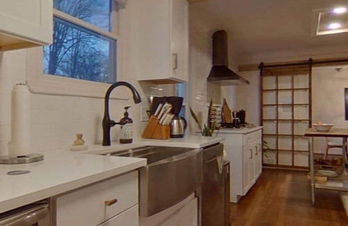Fairview Park House | Modern Farmhouse Retreat with Hot Tub & Spa - Rated 9.2