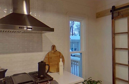 Fairview Park House | Modern Farmhouse Retreat with Hot Tub & Spa - Rated 9.2