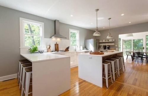 Three Oaks House | Idyllic Farmhouse Retreat with Pool & Hot Tub, Near Beach