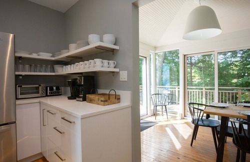 Three Oaks House | Idyllic Farmhouse Retreat with Pool & Hot Tub, Near Beach
