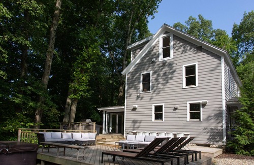 Three Oaks House | Modern Farmhouse w/ Pool, Hot Tub & Guest House, 5 mins to Beach