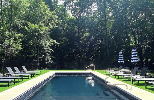Three Oaks House | Modern Farmhouse w/ Pool, Hot Tub & Guest House, 5 mins to Beach