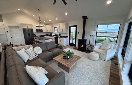 Manhattan House | Modern Farmhouse Retreat with Spectacular Views & Family Amenities