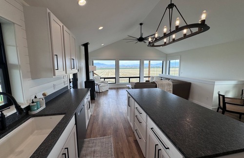Manhattan House | Modern Farmhouse Retreat with Spectacular Views & Family Amenities
