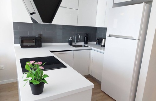 Bahcelievler Apartment | Modern Flat Apt Near City Center with Pool & Breakfast