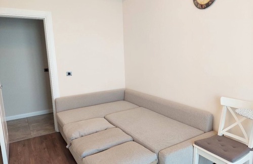 Bayrampasa Apartment | Stylish Flat Near City Center with Hot Tub & Breakfast