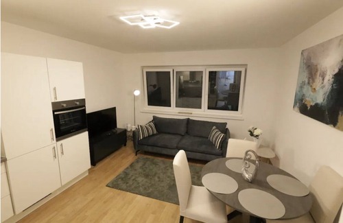Favoriten Apartment | Modern Flat with Balcony Steps from Central Station