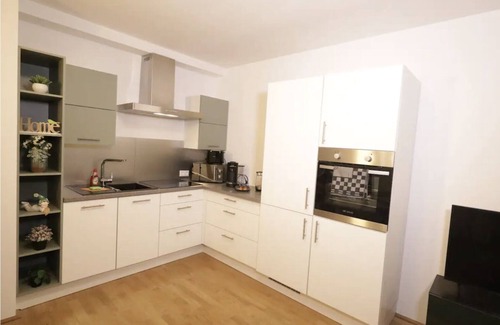 Favoriten Apartment | Modern Flat with Balcony Steps from Central Station