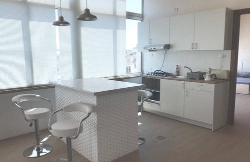 Al Abdali Apartment | Stylish Flat with Spa, Breakfast and Hot Tub Amenities
