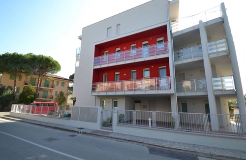 Rosapineta Apartment | Modern Flat with Spa and Kitchen in Central Rosolina Mare