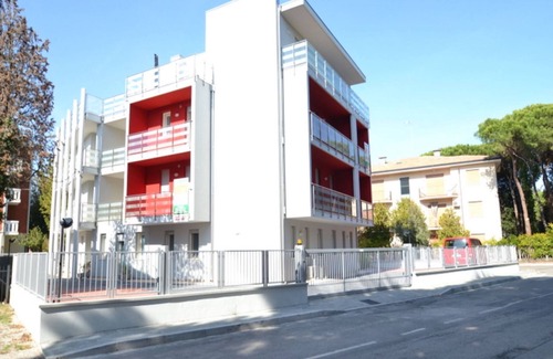 Rosapineta Apartment | Modern Flat with Spa and Kitchen in Central Rosolina Mare
