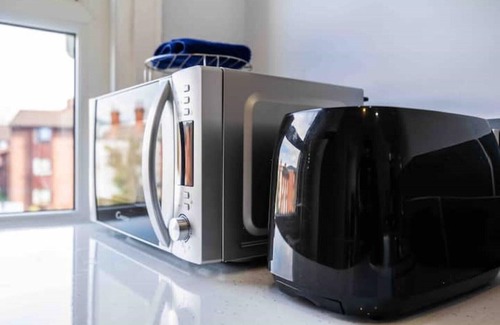 Moseley Apartment | Modern Moseley Flat with Free Parking - Family Friendly Stay