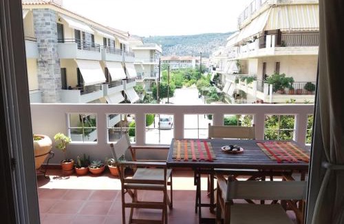 Nafplion City Centre Apartment | Stylish Flat in Nafplio - Child Friendly & Rated 9.8