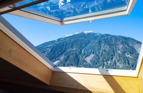Pinzolo Apartment | Inviting Flat in Pinzolo with Spa and Family Amenities