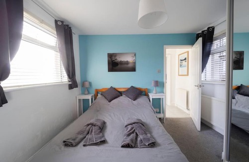 Newton House | Stylish Porthcawl Flat - Pet and Child Friendly Retreat