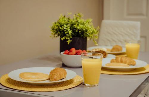 Wolverhampton Apartment | Modern Flat l Molineux 5 Min l Smart TV l WiFi l Free Parking