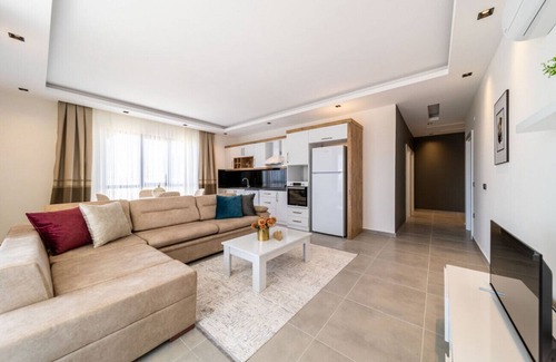 Kargicak Apartment | Trendy Flat with Pool Near New Year Market in Alanya