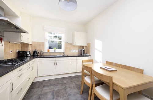 Dunbar Apartment | Modern 2-Bed Flat with Free Parking & Breakfast Included
