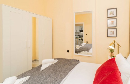 Avsallar Apartment | Stylish Flat with Pool Access and Balcony in Alanya