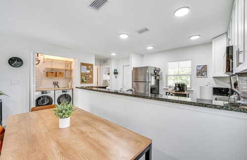 Oakland House | Modern Florida Bungalow: Pet-Friendly Getaway Near Winter Garden