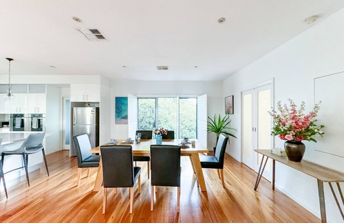 Frankston South House | Inviting Frankston South Holiday House with Bay View