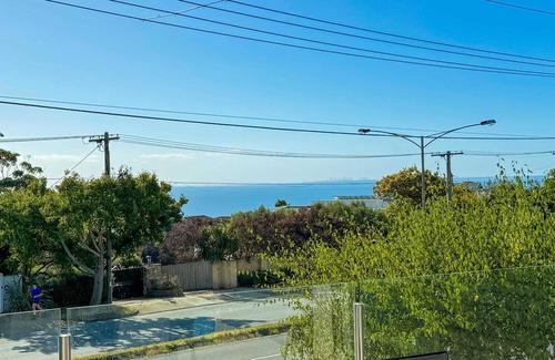 Frankston South House | Inviting Frankston South Holiday House with Bay View