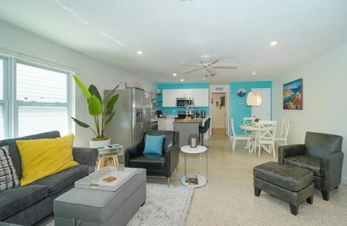 South Sarasota House | Modern Retreat: Just Minutes from the Beach & Pet Friendly