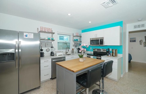 South Sarasota House | Modern Retreat: Just Minutes from the Beach & Pet Friendly