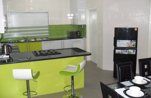 Harare Apartment | Modern 3-Room Apartment with Kitchen and Breakfast Options