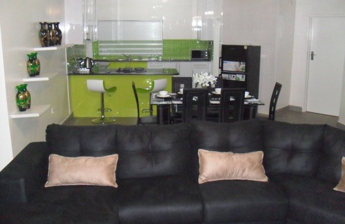 Harare Apartment | Modern 3-Room Apartment with Kitchen and Breakfast Options