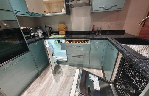 Lincoln Apartment | Modern Annex with Lake View, Free Parking & Large Garden