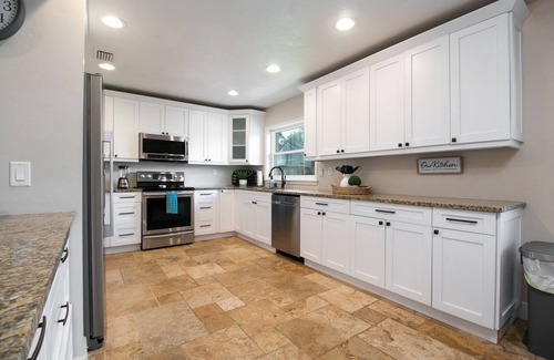 Gainesville House | Modern Upgraded Home with BBQ, Firepit & Top Guest Rating