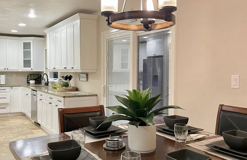 Gainesville House | Modern Upgraded Home with BBQ, Firepit & Top Guest Rating