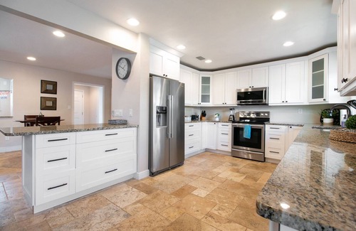 Gainesville House | Modern Upgraded Home with BBQ, Firepit & Top Guest Rating