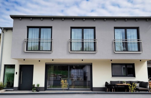 Bad Abbach Apartment | Ideal Apartment Along Danube Cycle Path with Ocean View