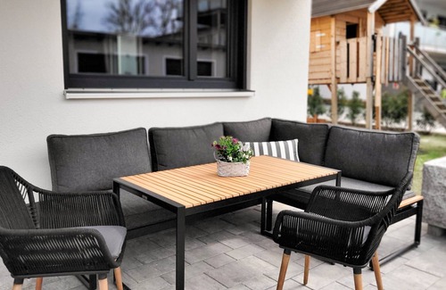 Bad Abbach Apartment | Ideal Apartment Along Danube Cycle Path with Ocean View