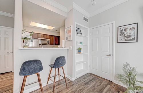 Texas Medical Center Apartment | Modern Furnished Apartment in Houston with Parking and Fast Wi-Fi