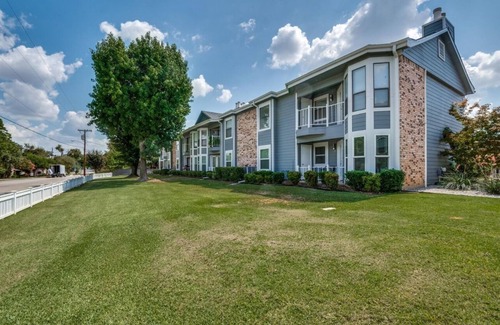 Kessler Condo | Modern Furnished Apartment in Prime Dallas Location