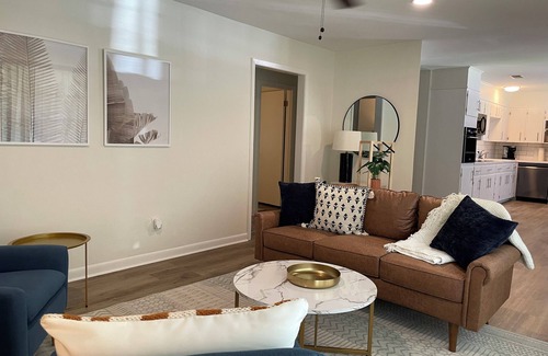 Alexandria House | Guest Rated 10/10: Modern Galley with Family-Friendly Amenities