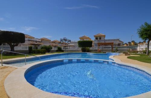 Lo Crispin House | Modern Garden Home, Algorfa, cleaning included
