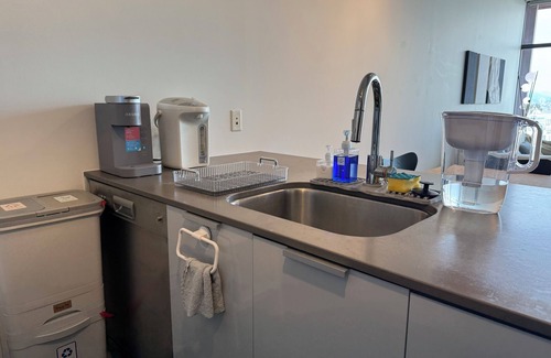 Gastown Apartment | Modern Gastown Gem | Unbeatable Views+Luxe Comfort