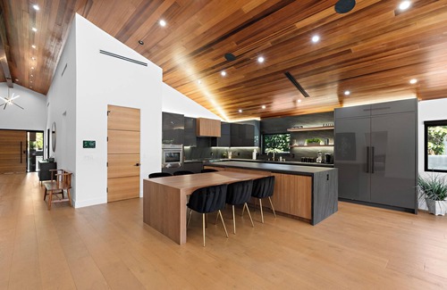 Valley Glen Villa | Explore a Modern Gateway in the Heart of Los Angeles