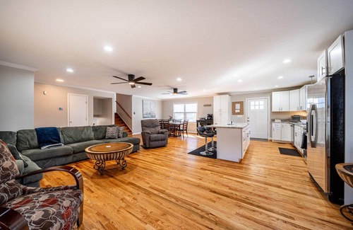 Durham House | Modern Retreat: 5BR with King Beds Near Duke University