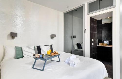 Herzliya Pituach Apartment | Relaxing Herzylia Get-A-Way with Swimming Pool and Kids' Area
