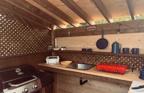 Havelock-Belmont-Methuen Cabin | Trendy Glamping Cabin with Kitchen Amenities Awaits You