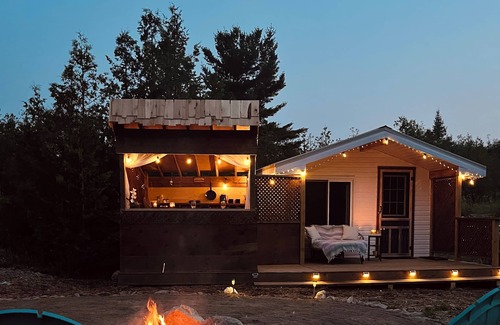 Havelock-Belmont-Methuen Cabin | Trendy Glamping Cabin with Kitchen Amenities Awaits You