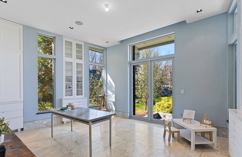 Putnam Valley House | Modern glass home on a private Mountain. Wonderful for families or group retreat