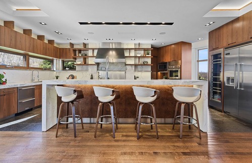 Putnam Valley House | Modern glass home on a private Mountain. Wonderful for families or group retreat